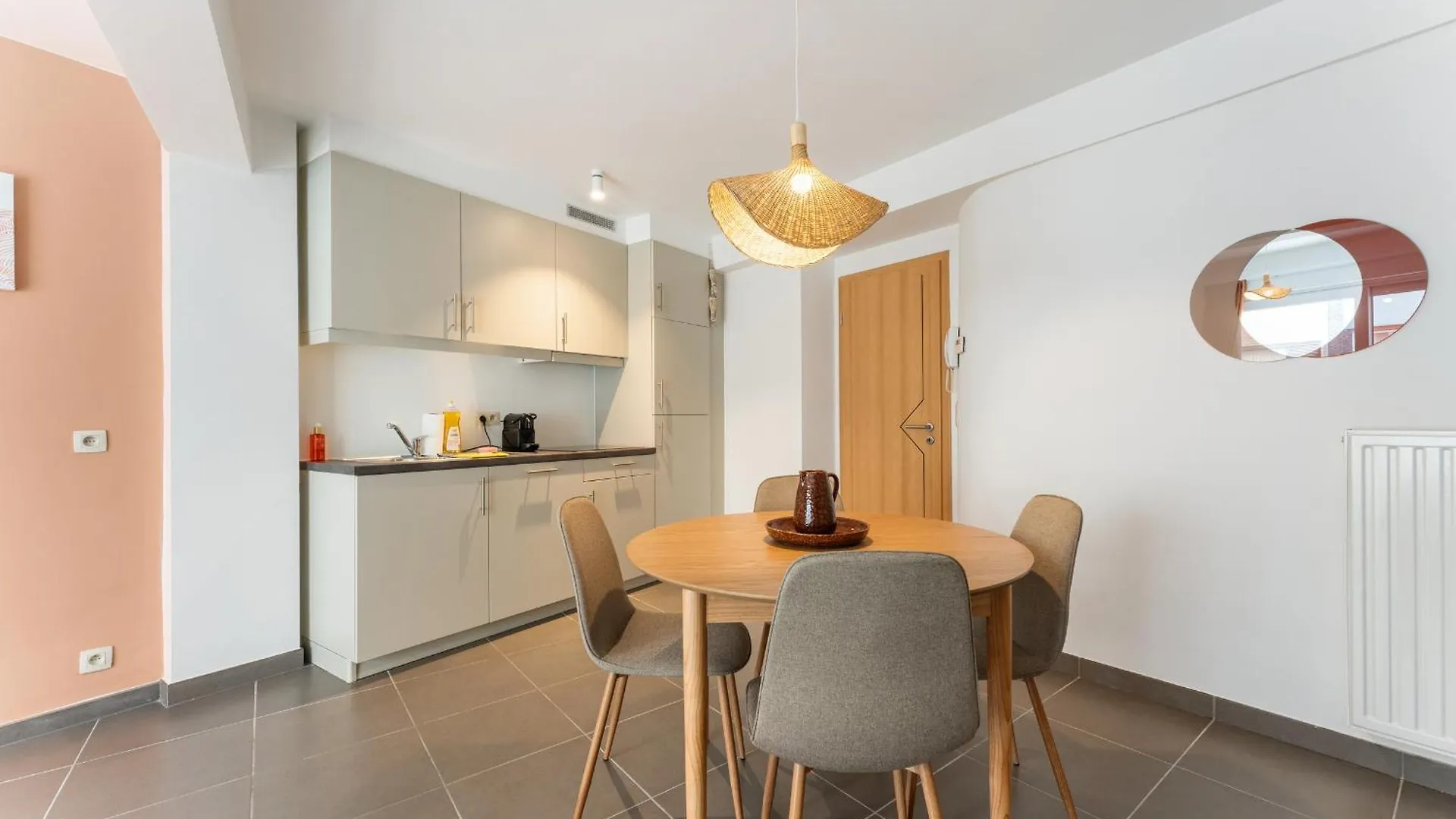 Charmant & Centraal Appartement Aan Zee - 4P Ostend Apartment
